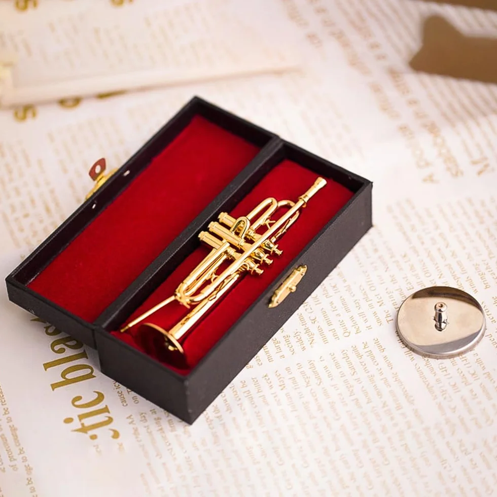 Miniature Trompette en Laiton Doré avec Support et Étui, Ornement Musical