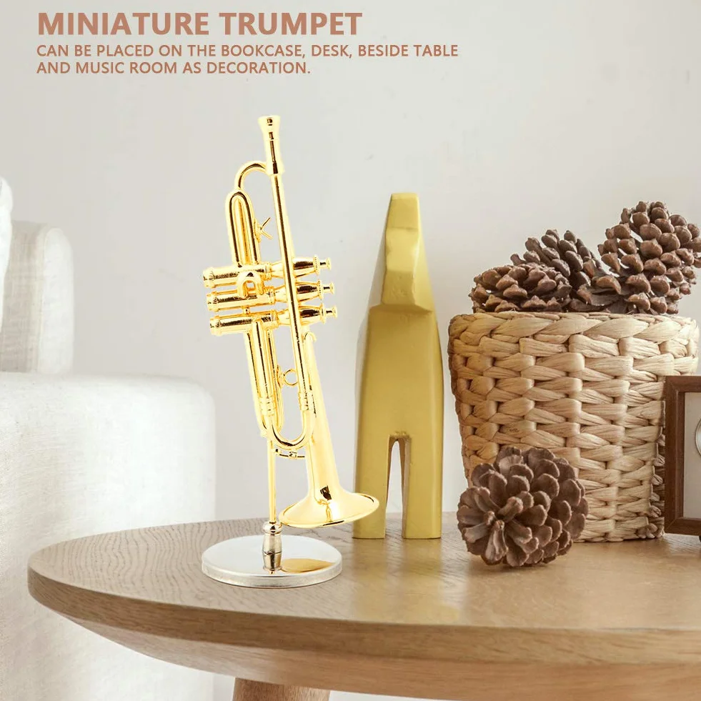 Miniature Trompette en Laiton Doré avec Support et Étui, Ornement Musical