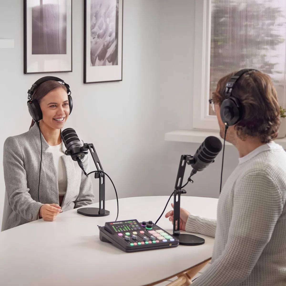 Rode Rodecaster Duo Audio Production Studio pour podcasts, streaming, création de contenu + casque Keepdrum