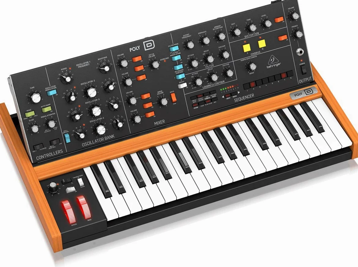 Behringer Poly D Synthétiseur Analogique Polyphonique 4 Voix avec 37 Touches, 4 Vco, Filtre Ladder Classique, Lfo, Chorus Stéréo Bbd, Distorsion, Séquenceur 32 Pas et Arpégiateur