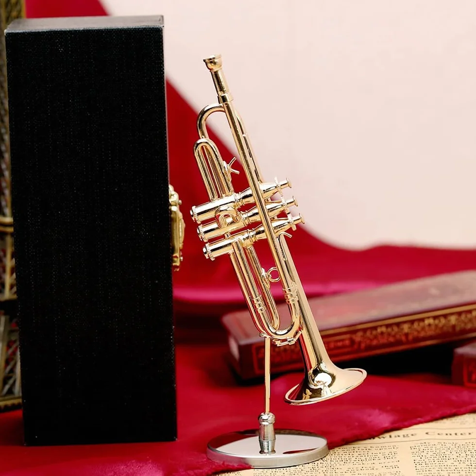 Miniature Trompette en Laiton Doré avec Support et Étui, Ornement Musical