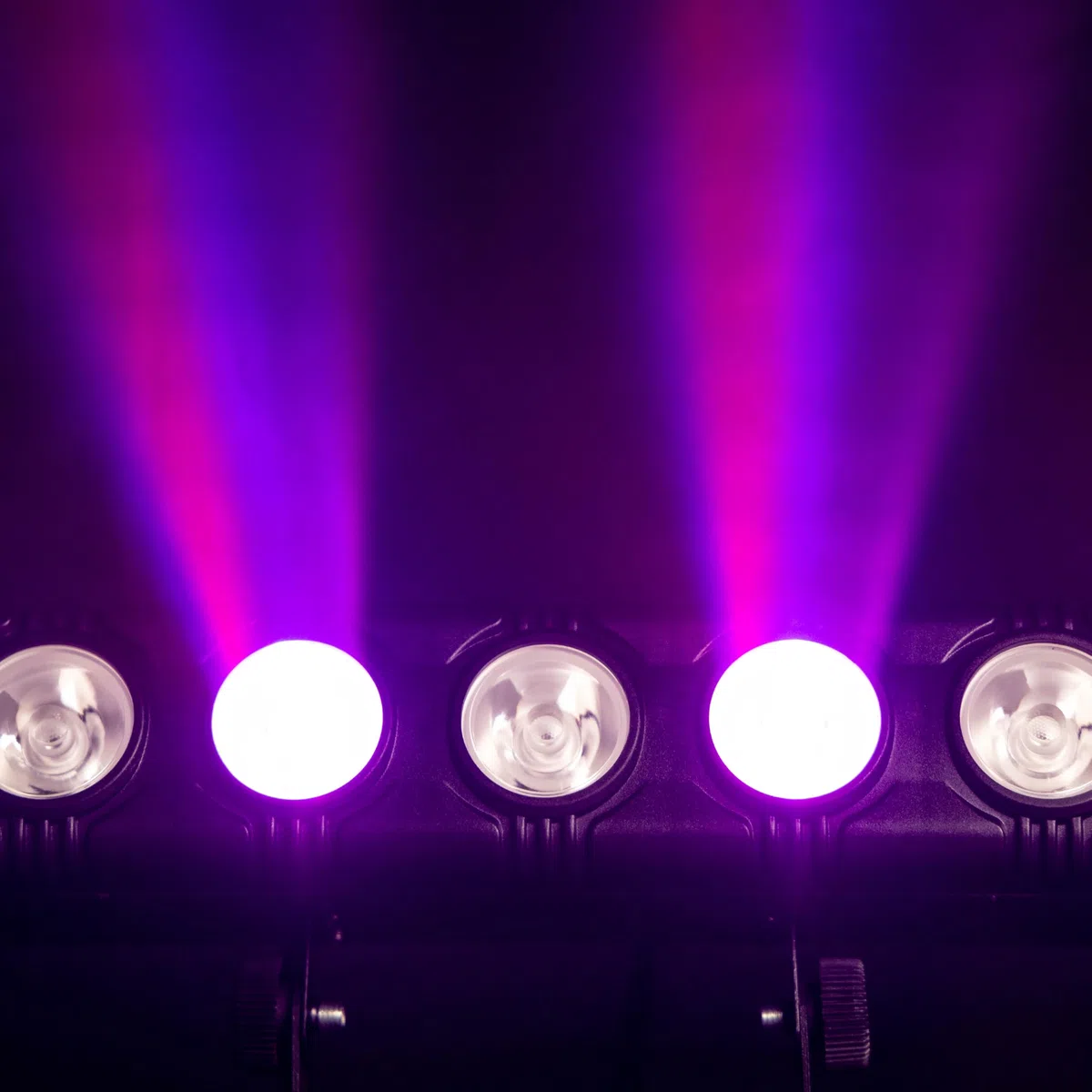 BoomToneDJ ColorBar 9x3W RGB – Barre LED RGB 9x3W avec contrôle DMX, télécommande IR, Effets stroboscopiques et LED Individuelles – Idéale pour DJ, scènes, événements et installations Fixes